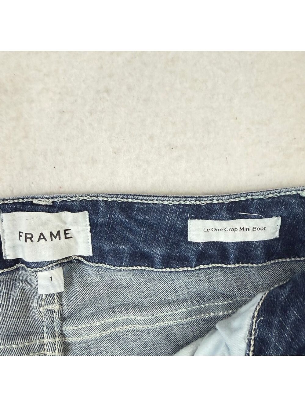 FRAME Le One Crop Mini Boot Jeans Women’s 1 (Fits 25) Medium Wash Stretch - Picture 4 of 9